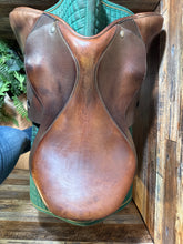 17" Collegete Parfaire Close Contact